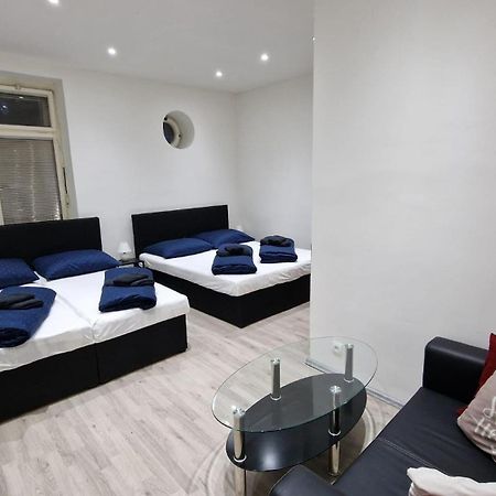 Apartment Flora - Late Check-Out At Noon 12 O Clock For Free Bratislava Exterior foto