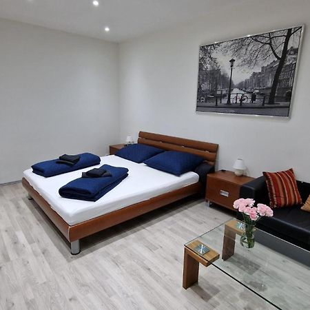 Apartment Flora - Late Check-Out At Noon 12 O Clock For Free Bratislava Exterior foto